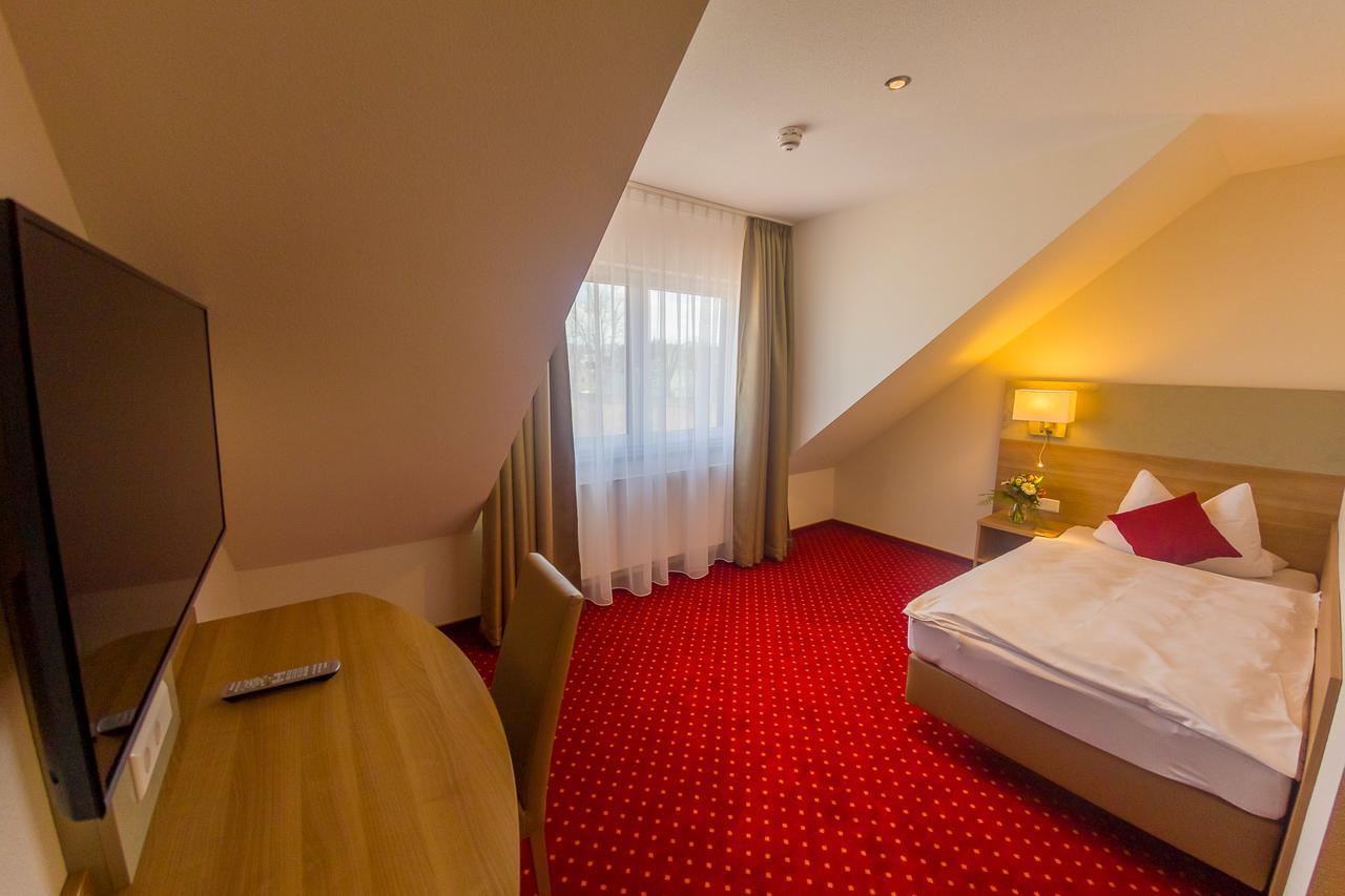Hotel Restaurant Baeren Исни  Экстерьер фото